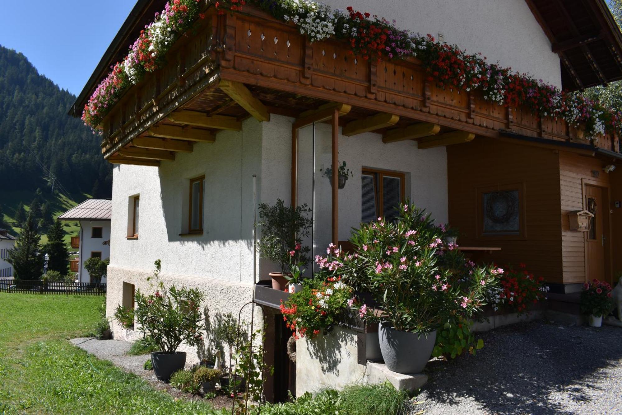 Hirschstube Nauders Bed & Breakfast Exterior photo