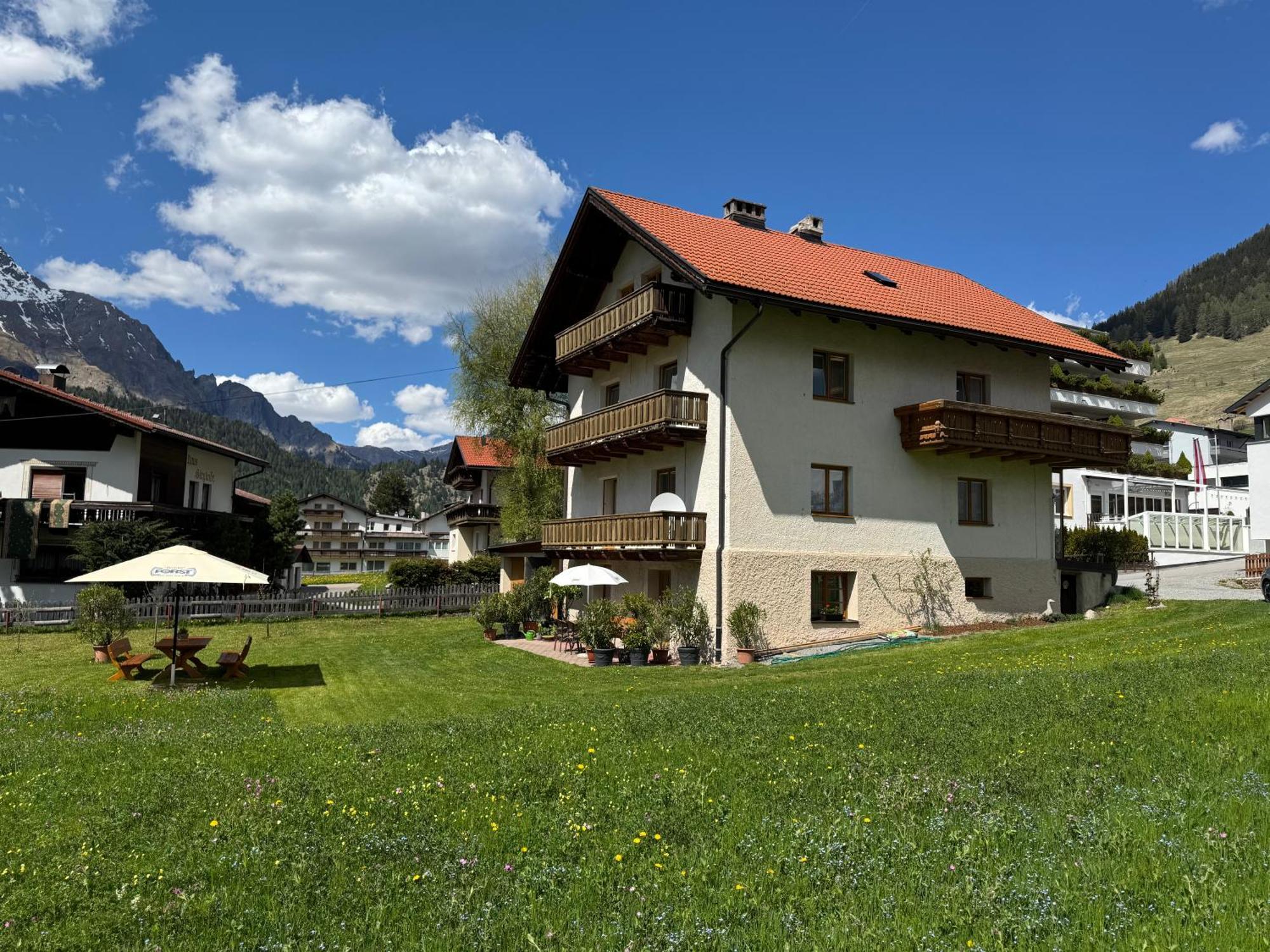 Hirschstube Nauders Bed & Breakfast Exterior photo
